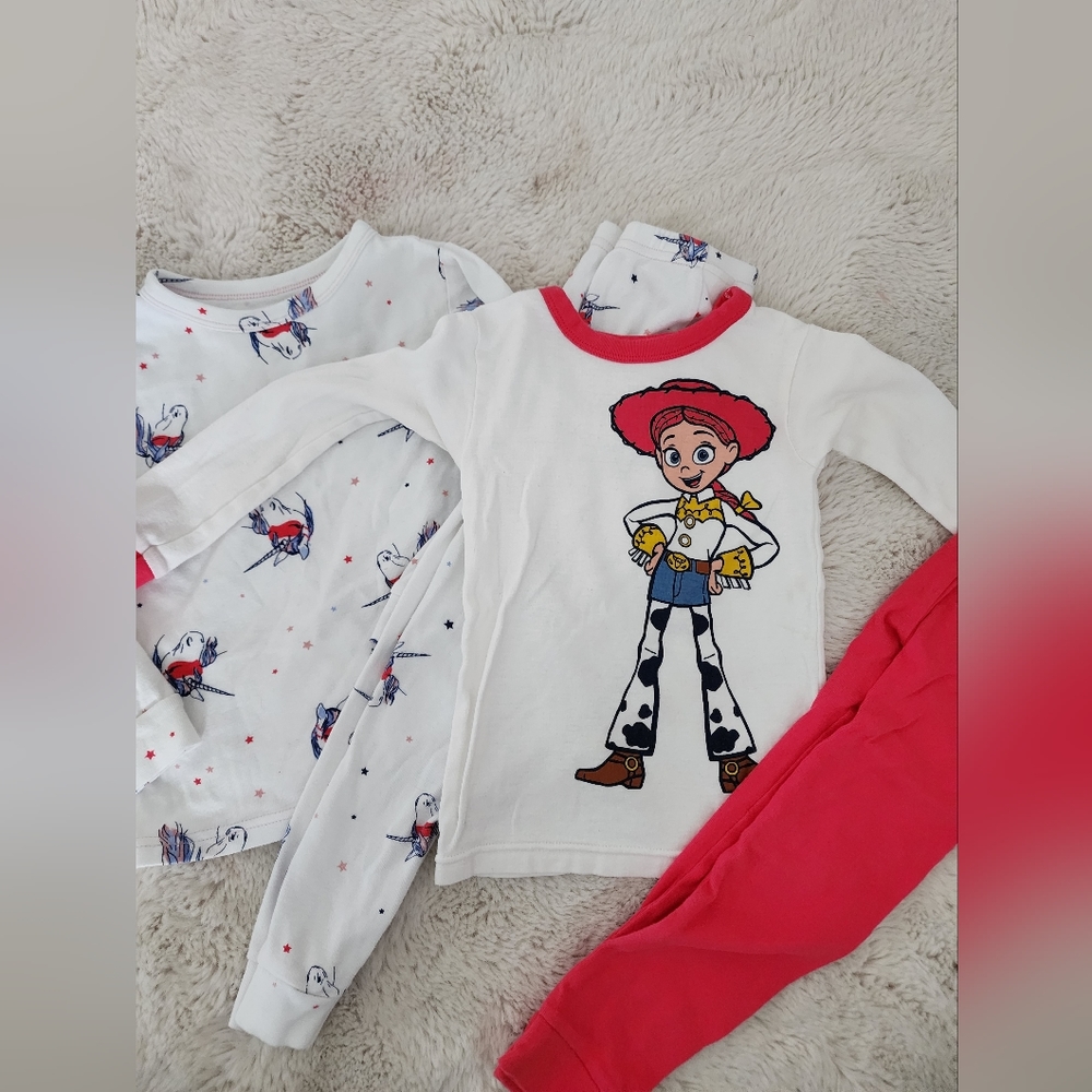 Gap Organic cotton pjs - 2 sets - Size 4yr